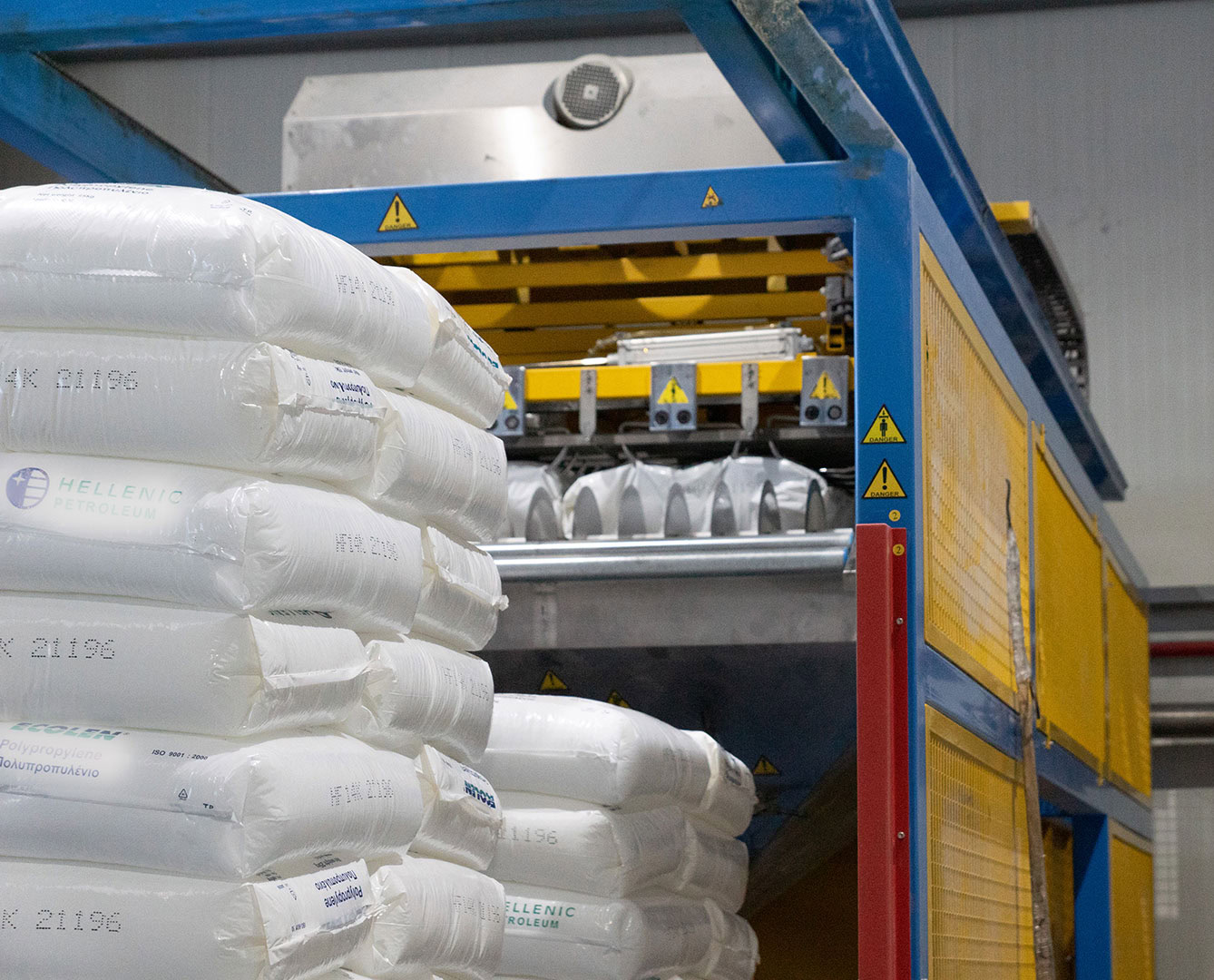 Automatic bag emptying system